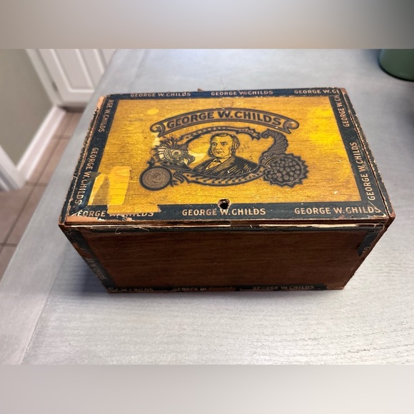 Vintage George W Child's Wooden Cigar Box 2 for 5¢ Factory 117 S.C. Collectors‎ - Picture 1 of 16